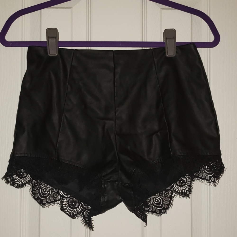 FAUX LEATHER & LACE SHORTS